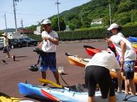 カヤックも水洗いで塩を流します